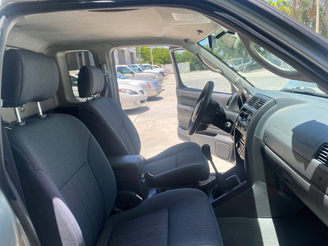 Used 2002 Nissan Frontier XE image 13