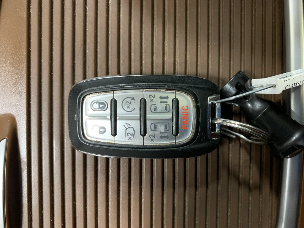 Used 2017 Chrysler Pacifica Limited FWD image 37