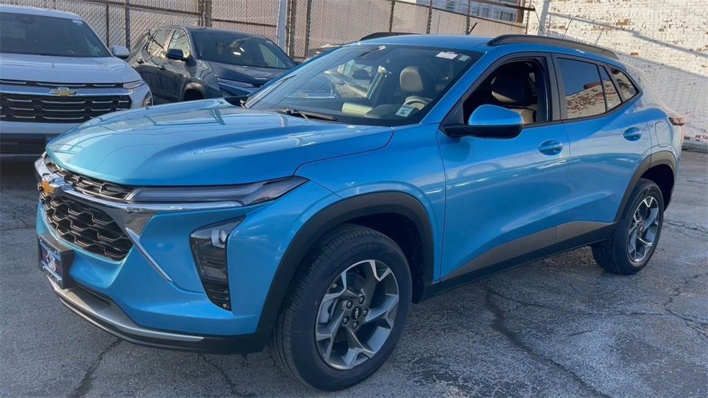 New 2025 Chevrolet Trax LT image 25