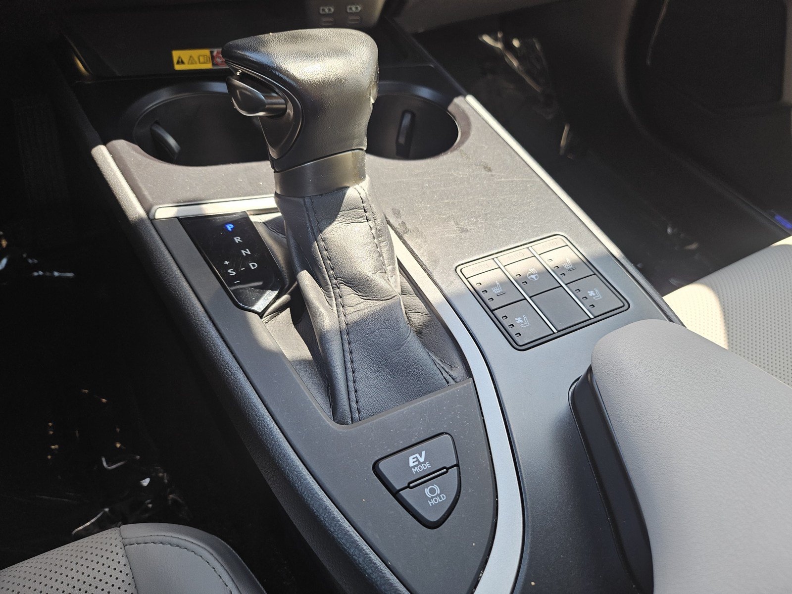 Used 2024 Lexus UX 250h F Sport AWD/4WD image 14
