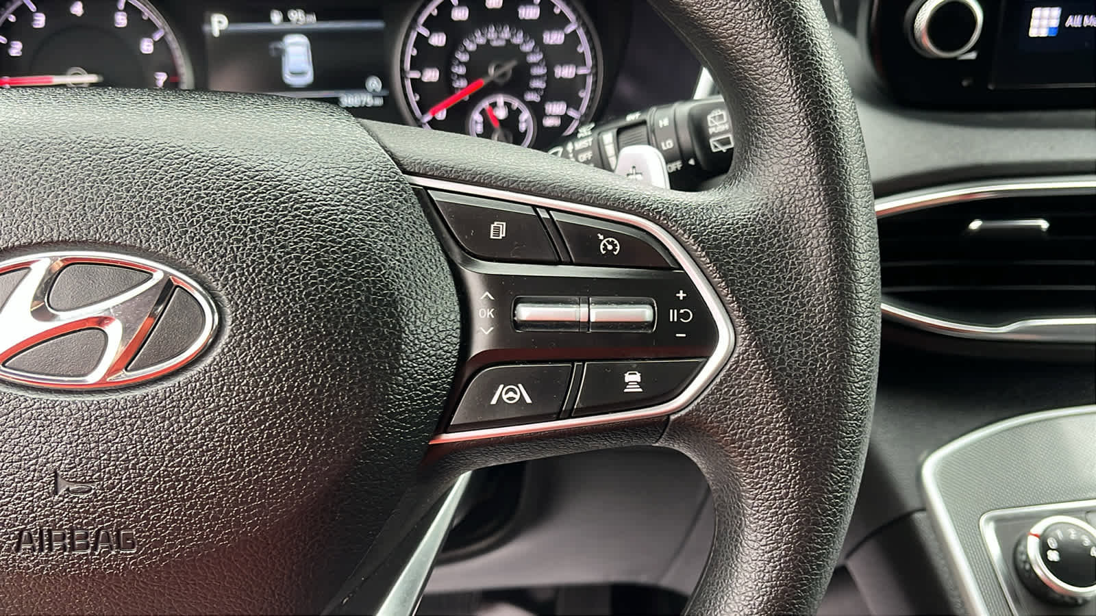 Used 2022 Hyundai Santa Fe SEL w/ Cargo Package image 2