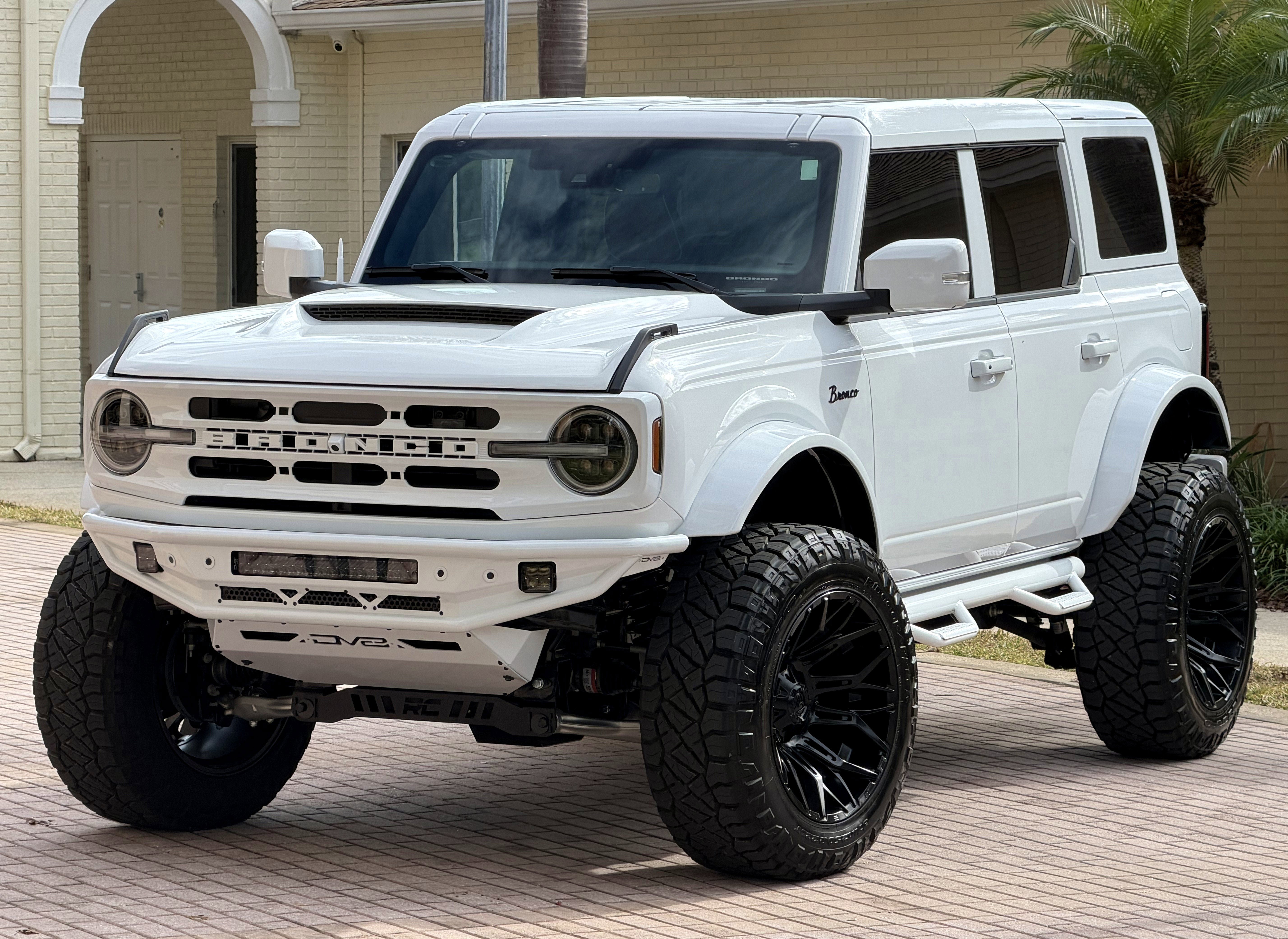 Used 2025 Ford Bronco Outer Banks AWD/4WD image 4