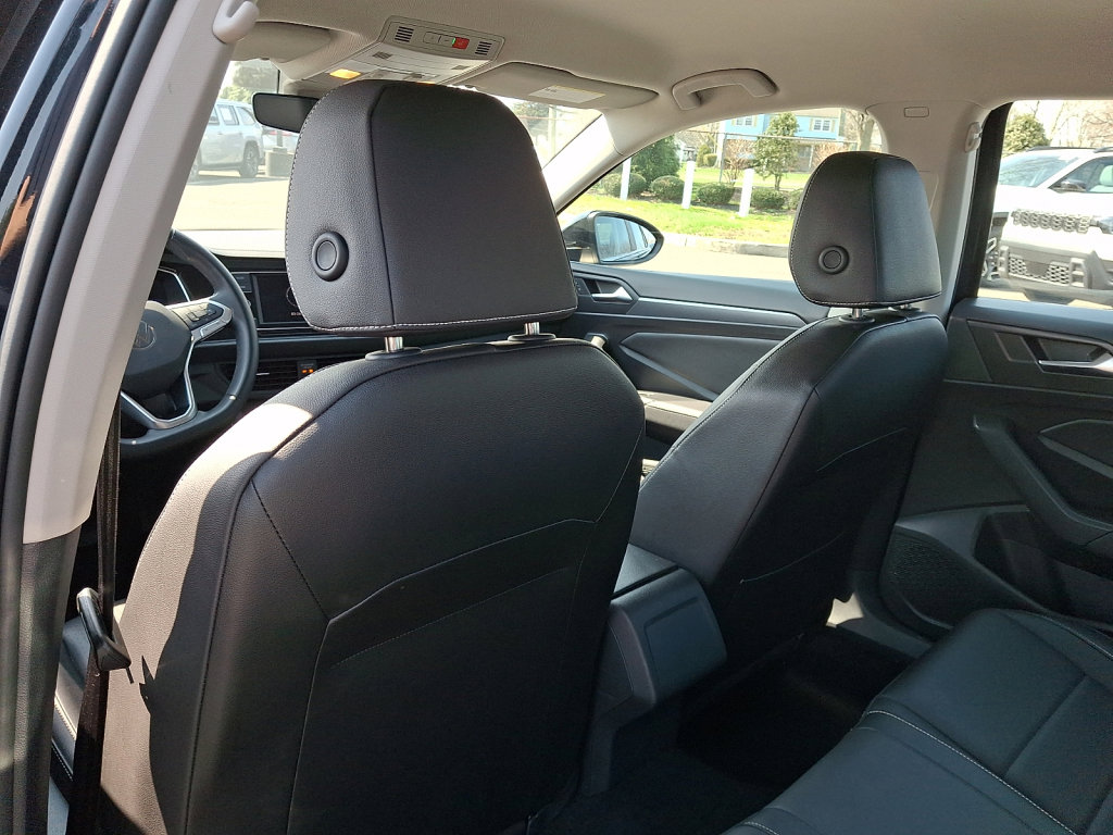 Used 2024 Volkswagen Jetta SE image 21