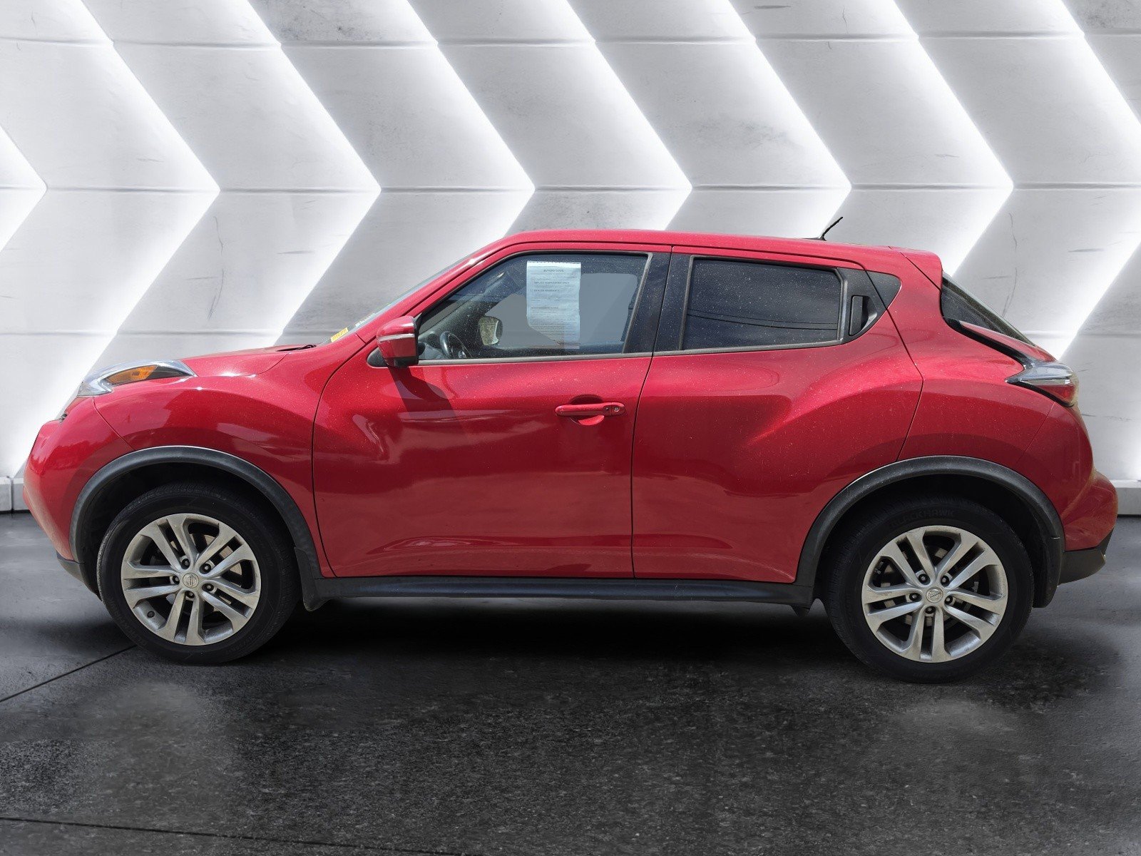 Used 2016 Nissan Juke SV w/ Technology Package FWD image 3