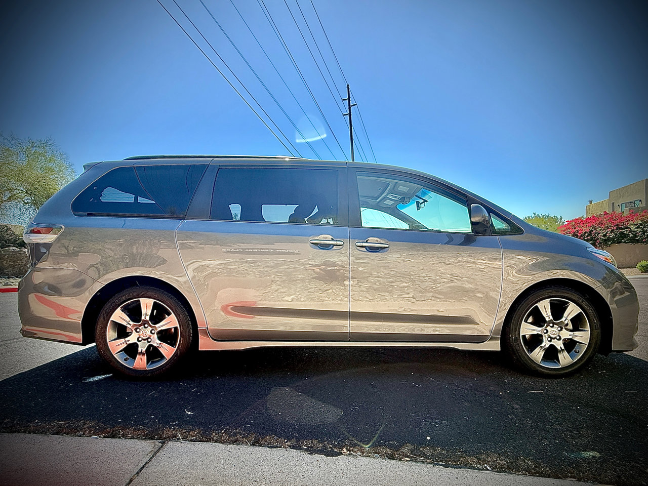 Used 2015 Toyota Sienna SE image 7
