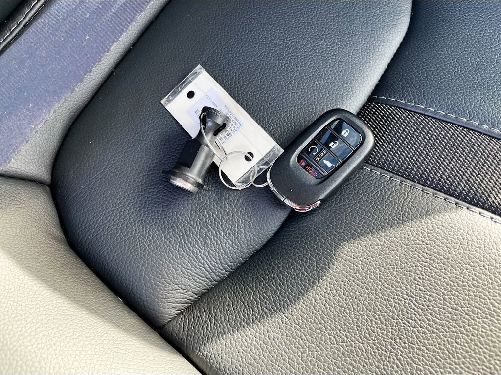 Used 2025 Honda Pilot Touring image 36