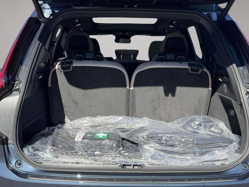 New 2026 Volvo XC90 T8 Plus w/ Protection Package Premier AWD/4WD image 13