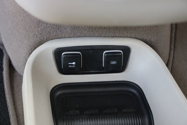 Used 2018 Chrysler Pacifica Touring-L w/ Tire & Wheel Group FWD image 25