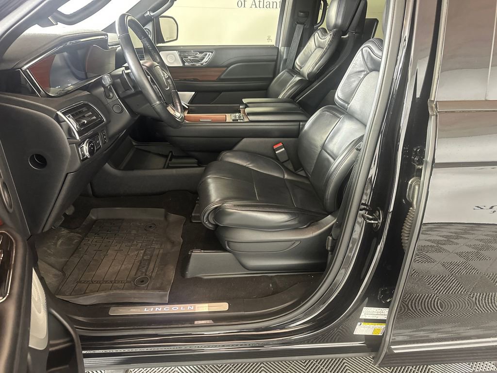 Used 2020 Lincoln Navigator L Reserve w/ Equipment Group 208A Reserve AWD/4WD image 3