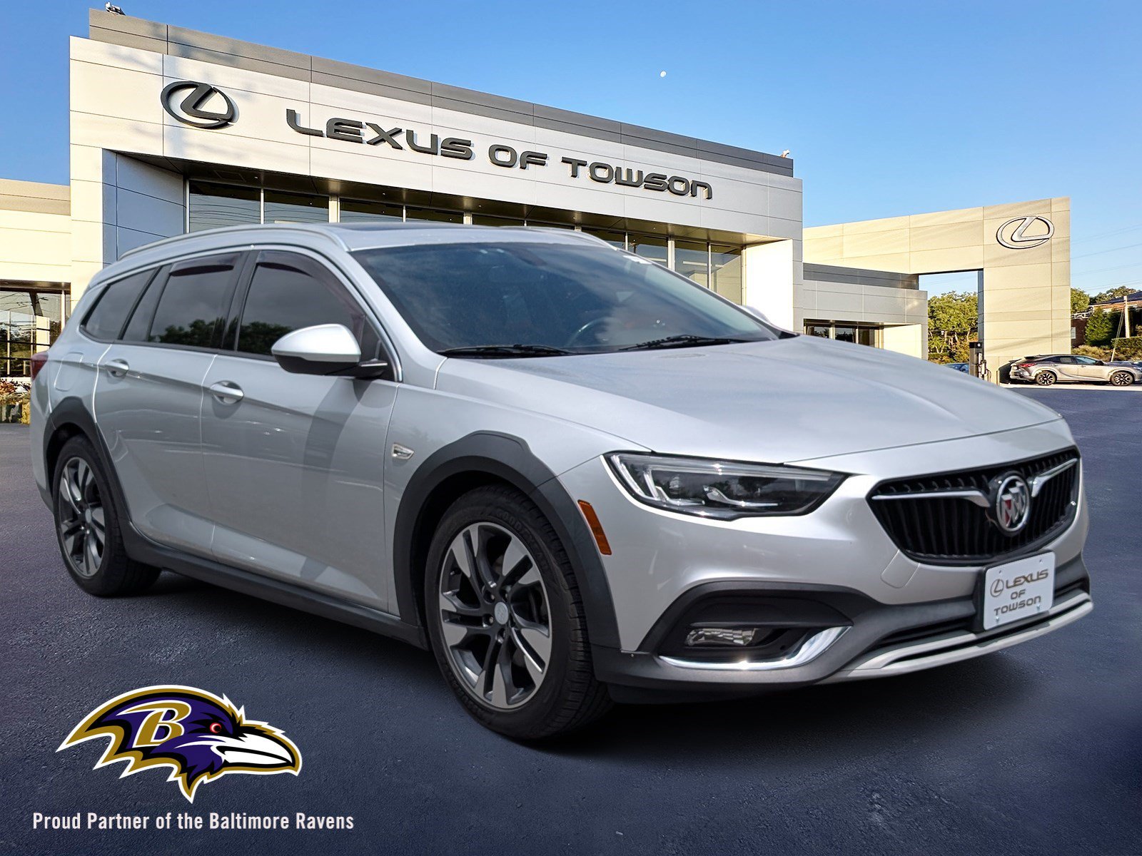 Used 2018 Buick Regal Essence w/ Driver Confidence Package #1