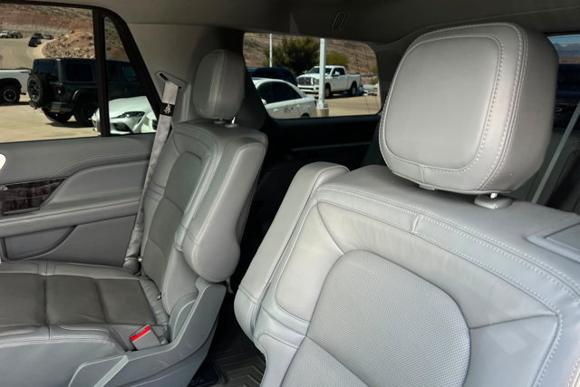 Used 2021 Lincoln Navigator Reserve w/ Luxury Package AWD/4WD image 20