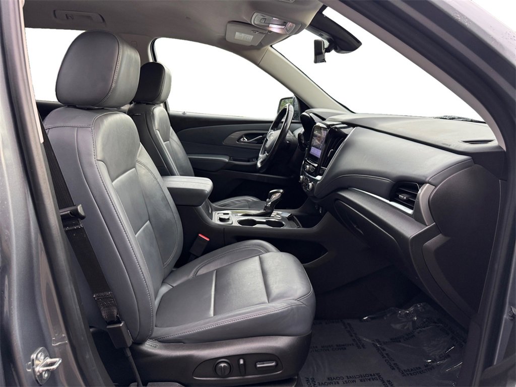 Used 2021 Chevrolet Traverse LT w/ LT Premium Package image 18