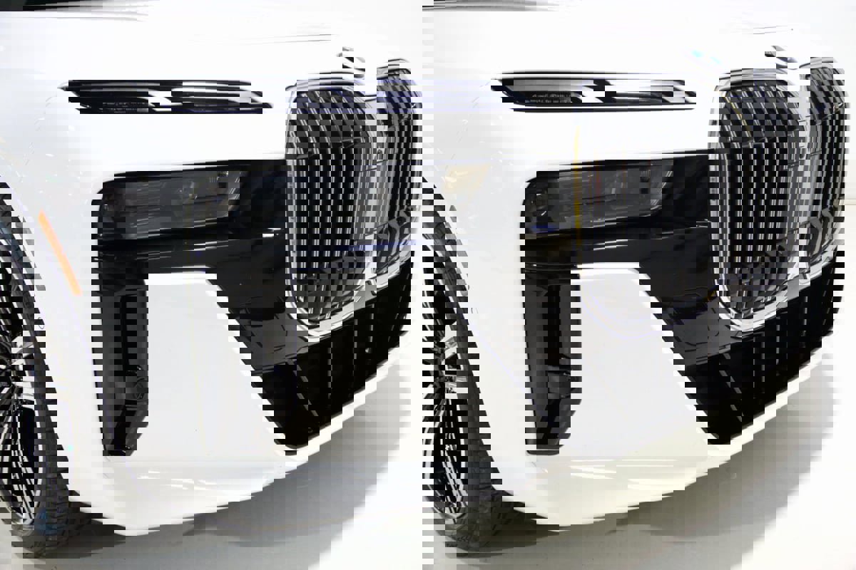 Used 2023 BMW 760i xDrive image 30