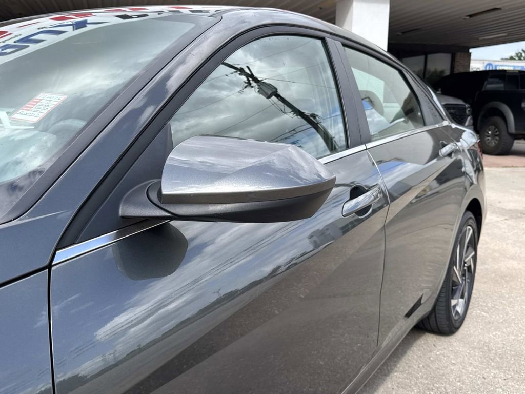 Used 2025 Hyundai Elantra SEL image 7