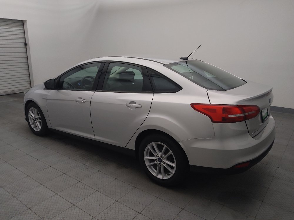 Used 2018 Ford Focus SE FWD image 3