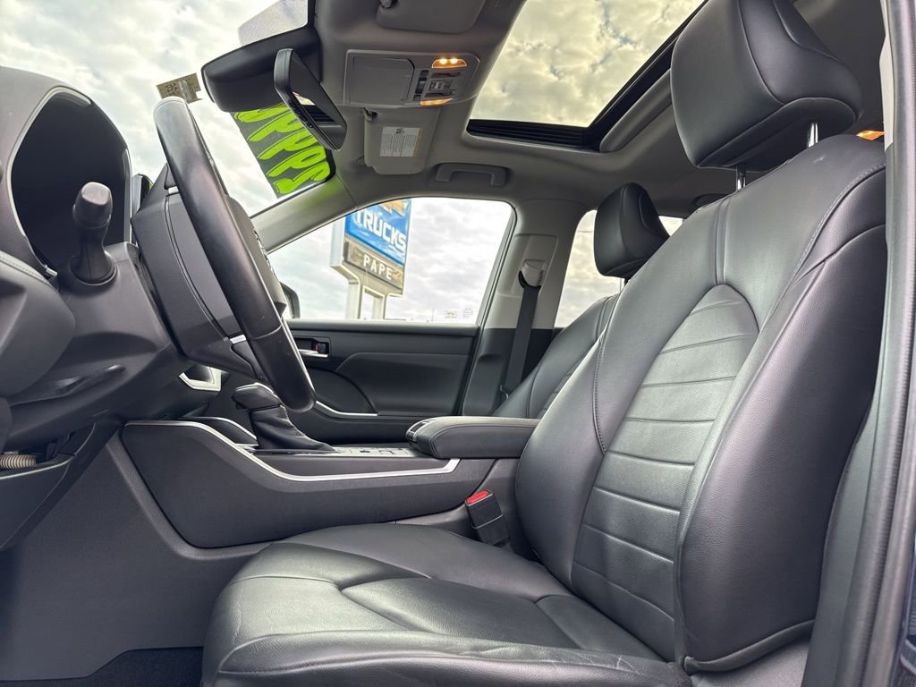 Used 2020 Toyota Highlander XLE image 14