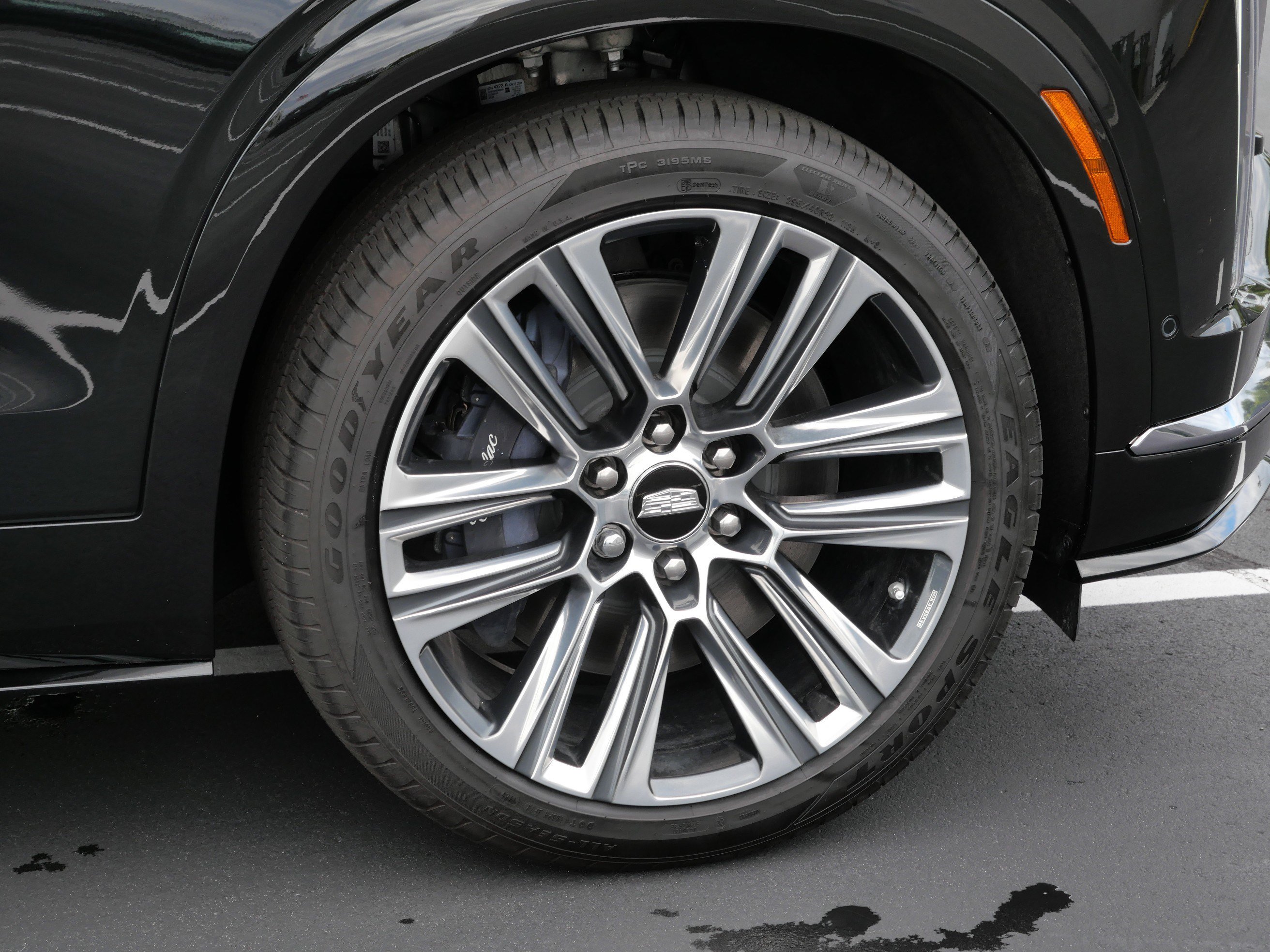 Certified 2026 Cadillac Vistiq Sport w/ LPO, Floor Liner Package AWD/4WD image 15
