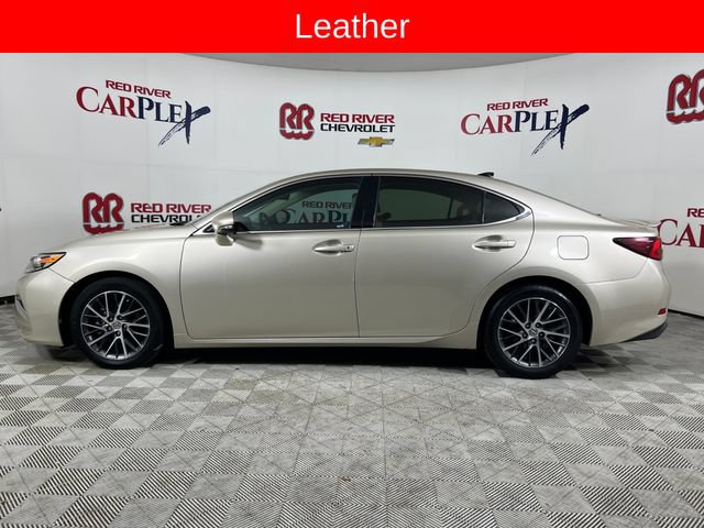 Used 2017 Lexus ES 350 w/ Luxury Package FWD image 4