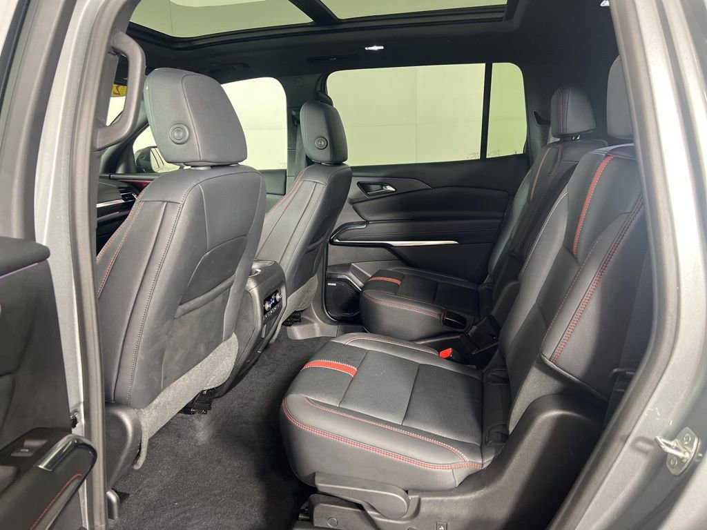 Used 2024 Chevrolet Traverse RS image 9