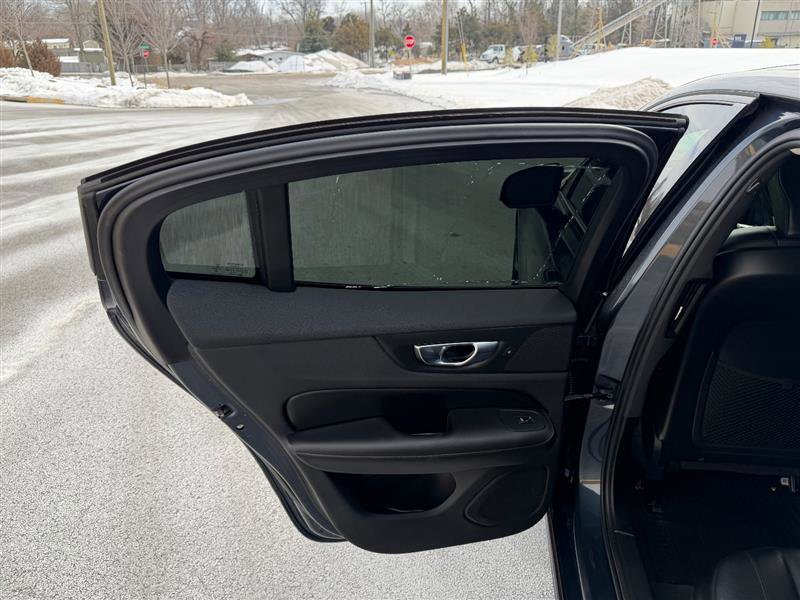 Used 2023 Volvo S60 B5 Core image 33
