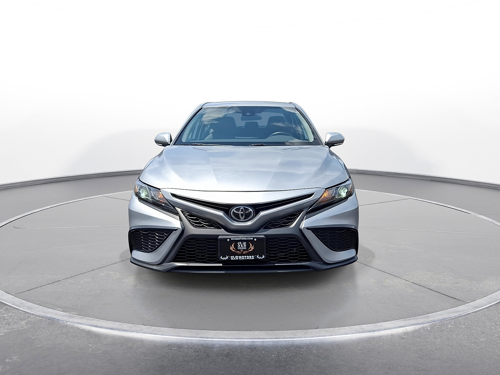 Used 2024 Toyota Camry SE FWD image 3