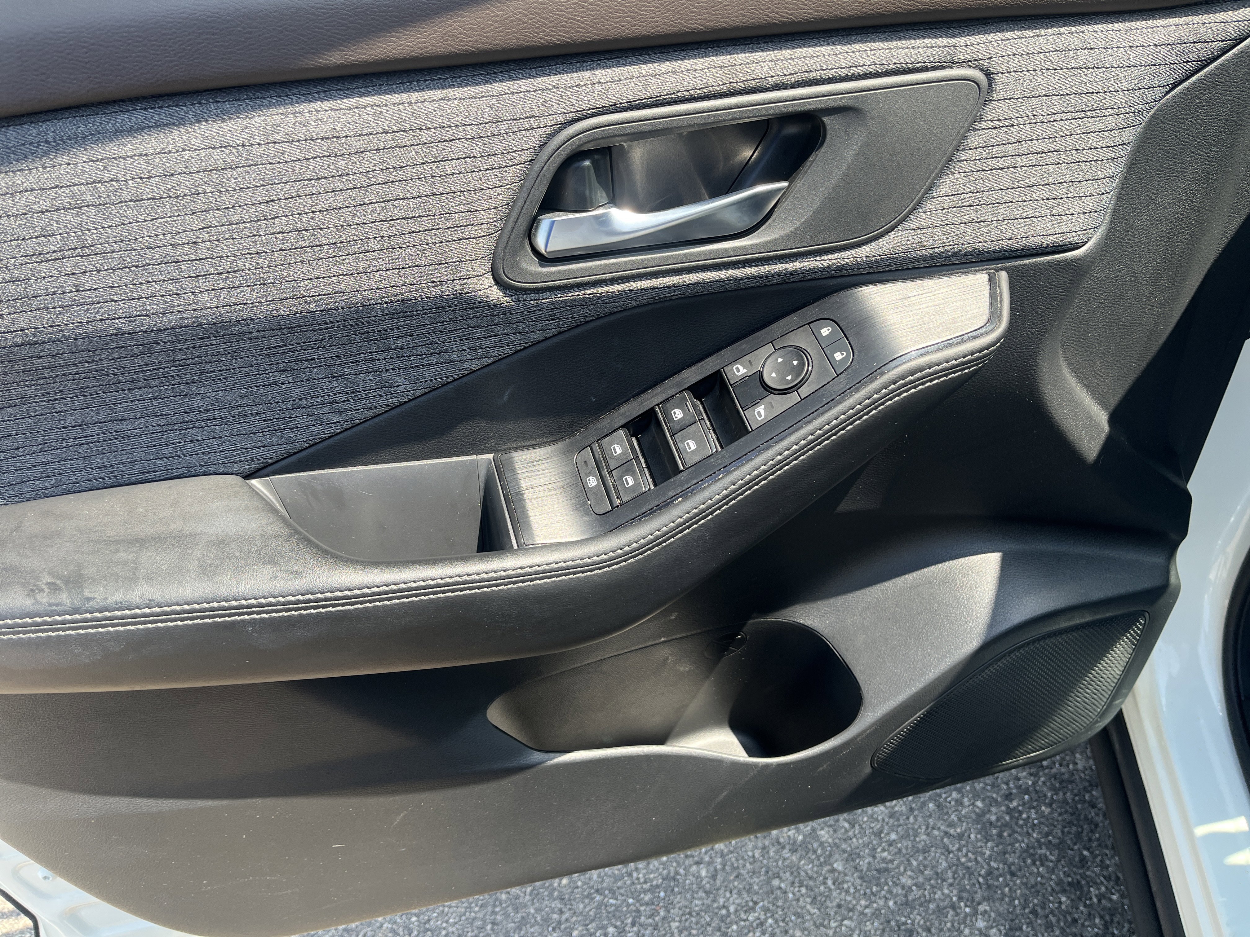 Used 2023 Nissan Rogue SV AWD/4WD image 11