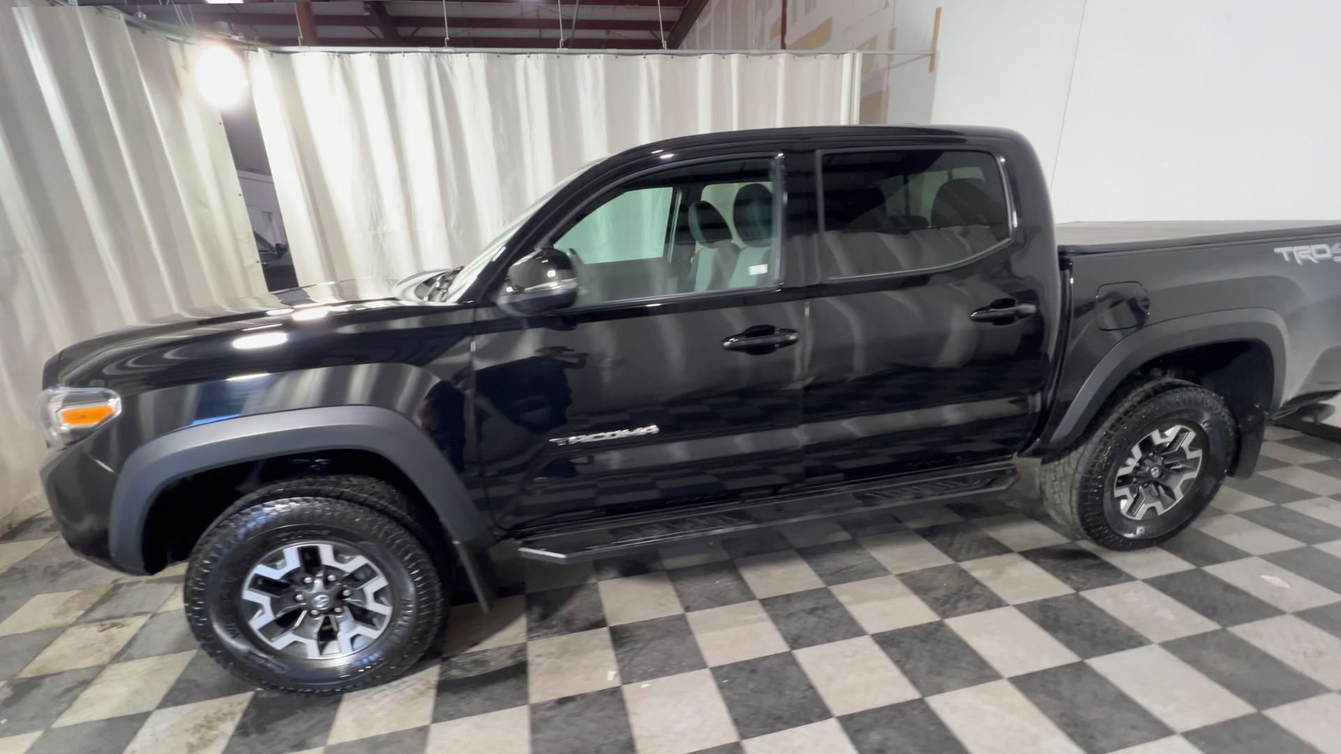 Used 2023 Toyota Tacoma TRD Off-Road AWD/4WD image 5