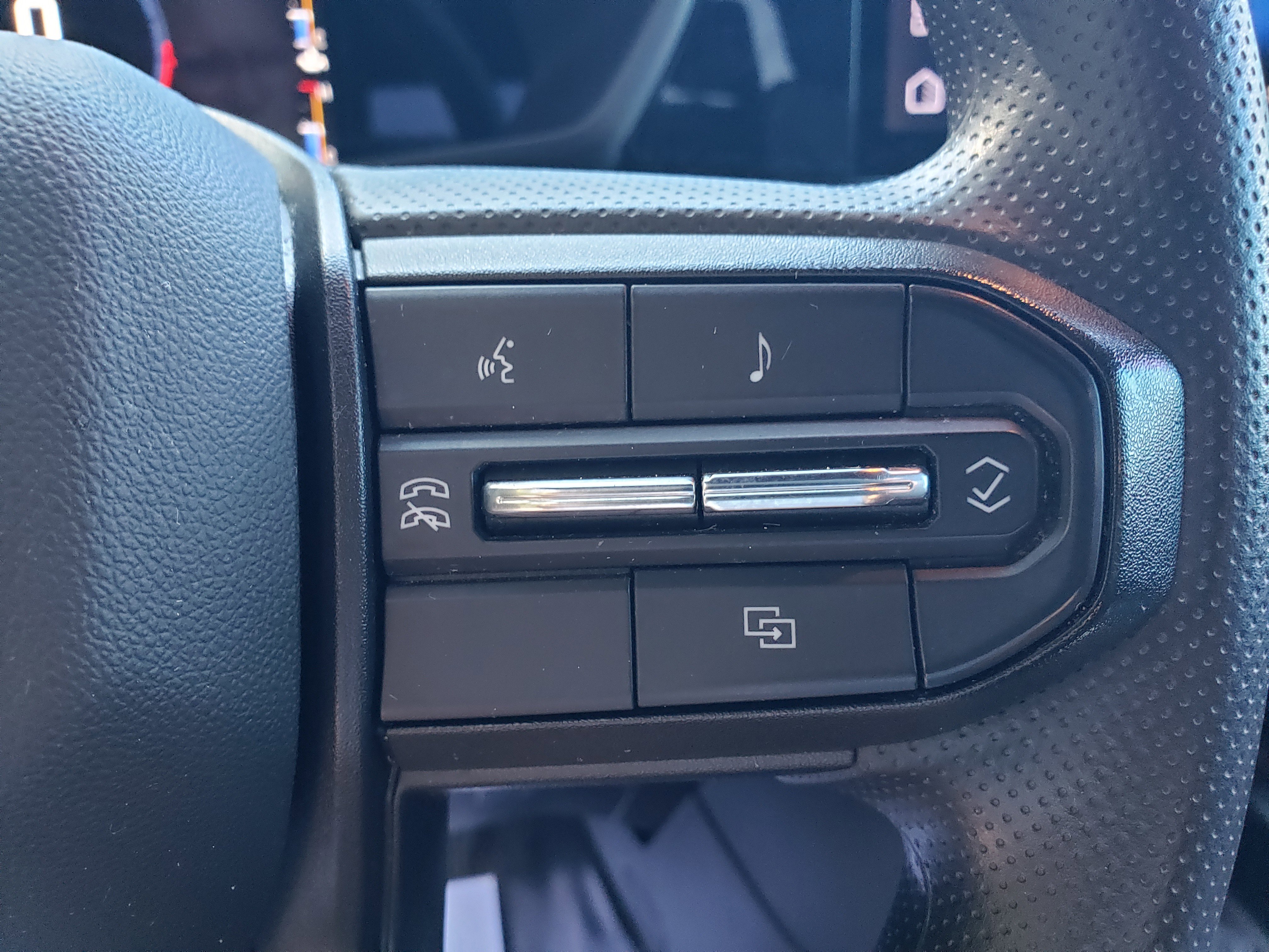 Used 2023 Chevrolet Colorado W/T image 12