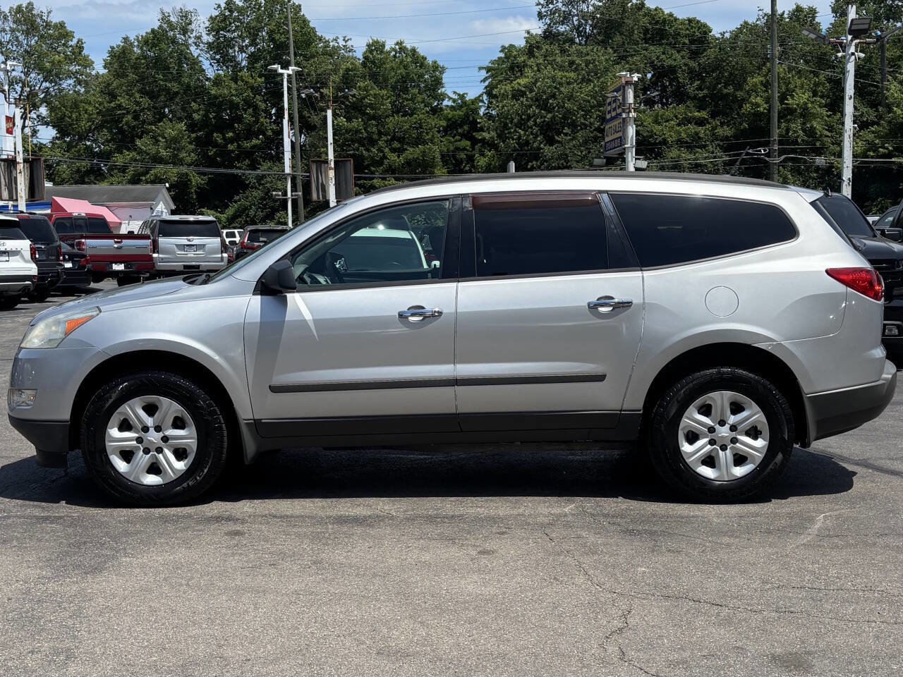 Used 2010 Chevrolet Traverse LS FWD image 5
