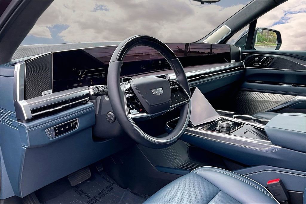 Certified 2025 Cadillac Escalade IQ Luxury 2 w/ LPO, Premium Carpet Package AWD/4WD image 17