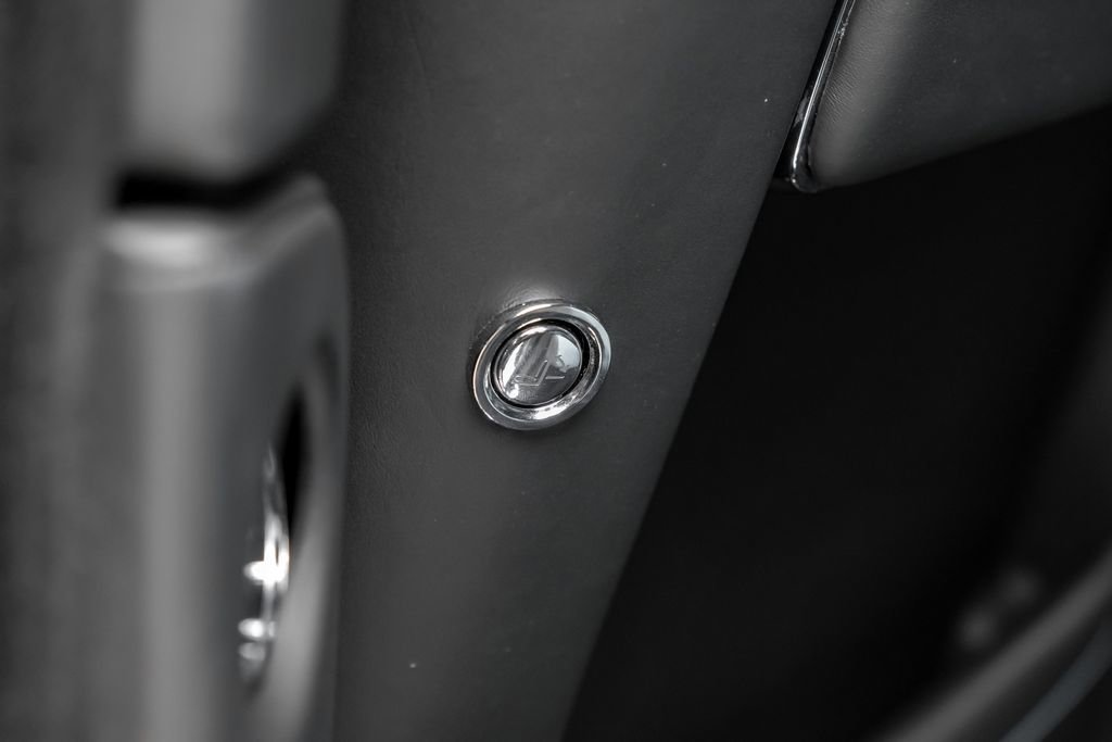 Used 2022 Rolls-Royce Cullinan w/ Cullinan Package image 45