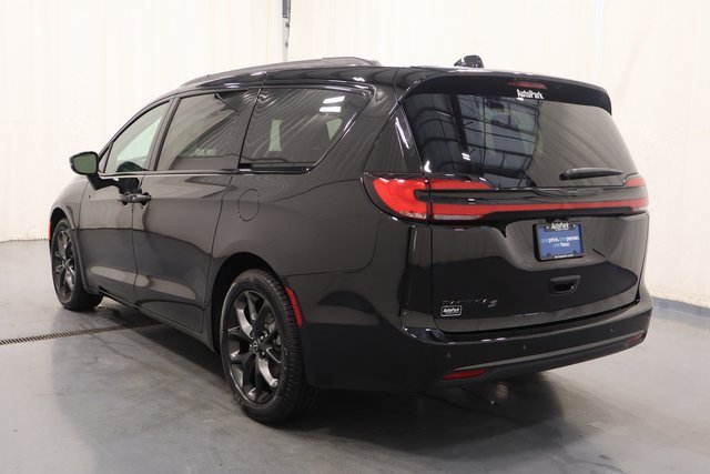 New 2026 Chrysler Pacifica Select image 6