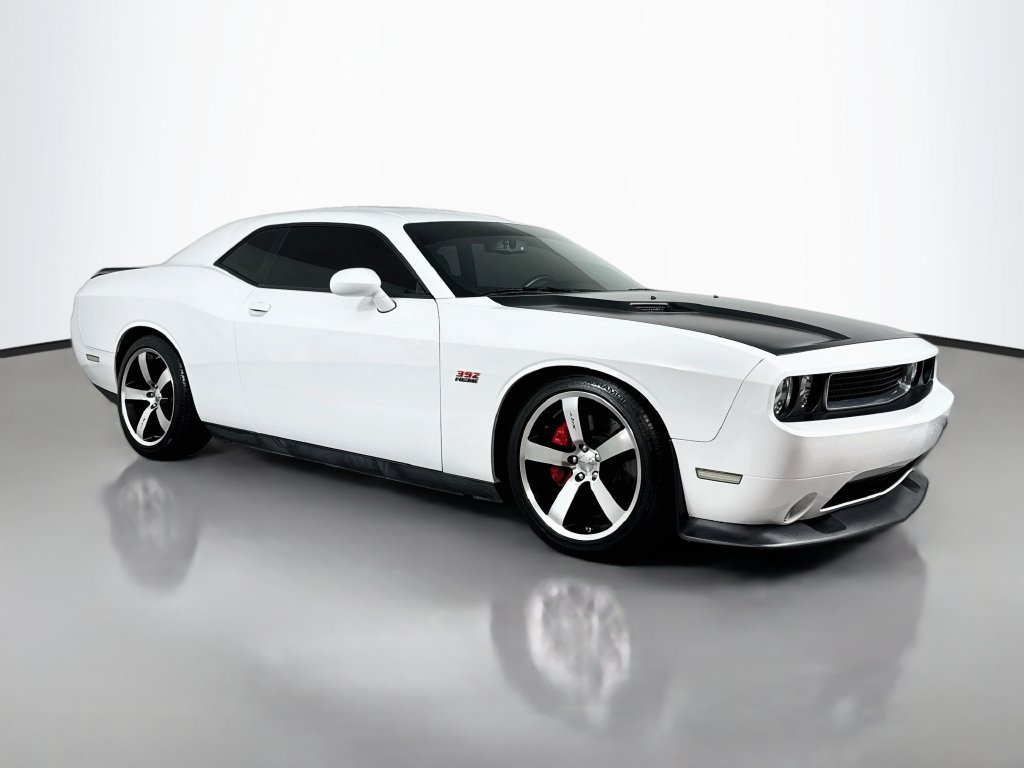 Used 2014 Dodge Challenger SRT8 w/ Harman/Kardon Audio Group RWD image 4