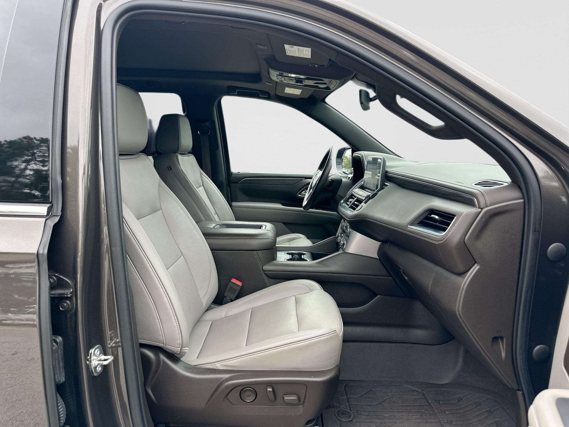 Used 2021 GMC Yukon SLT w/ SLT Premium Package AWD/4WD image 28