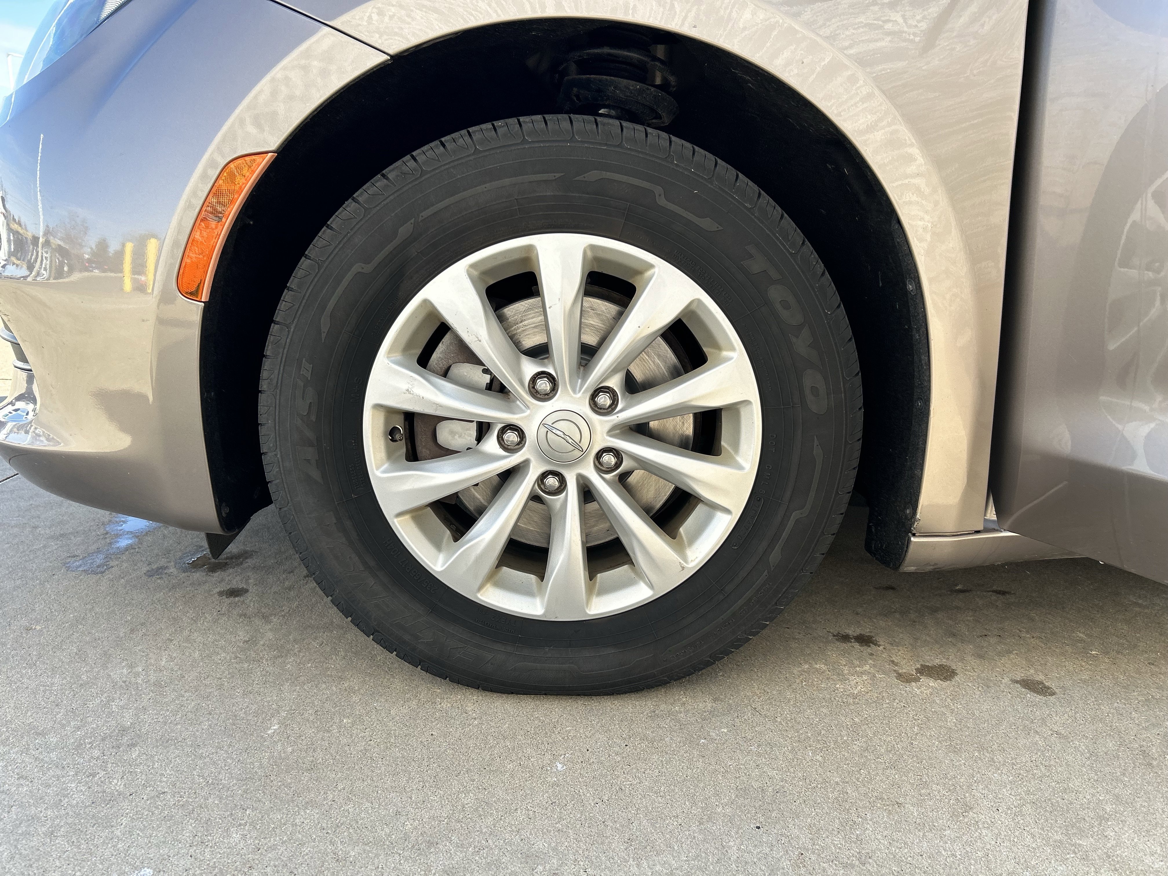 Used 2017 Chrysler Pacifica Touring w/ Tire & Wheel Group image 8