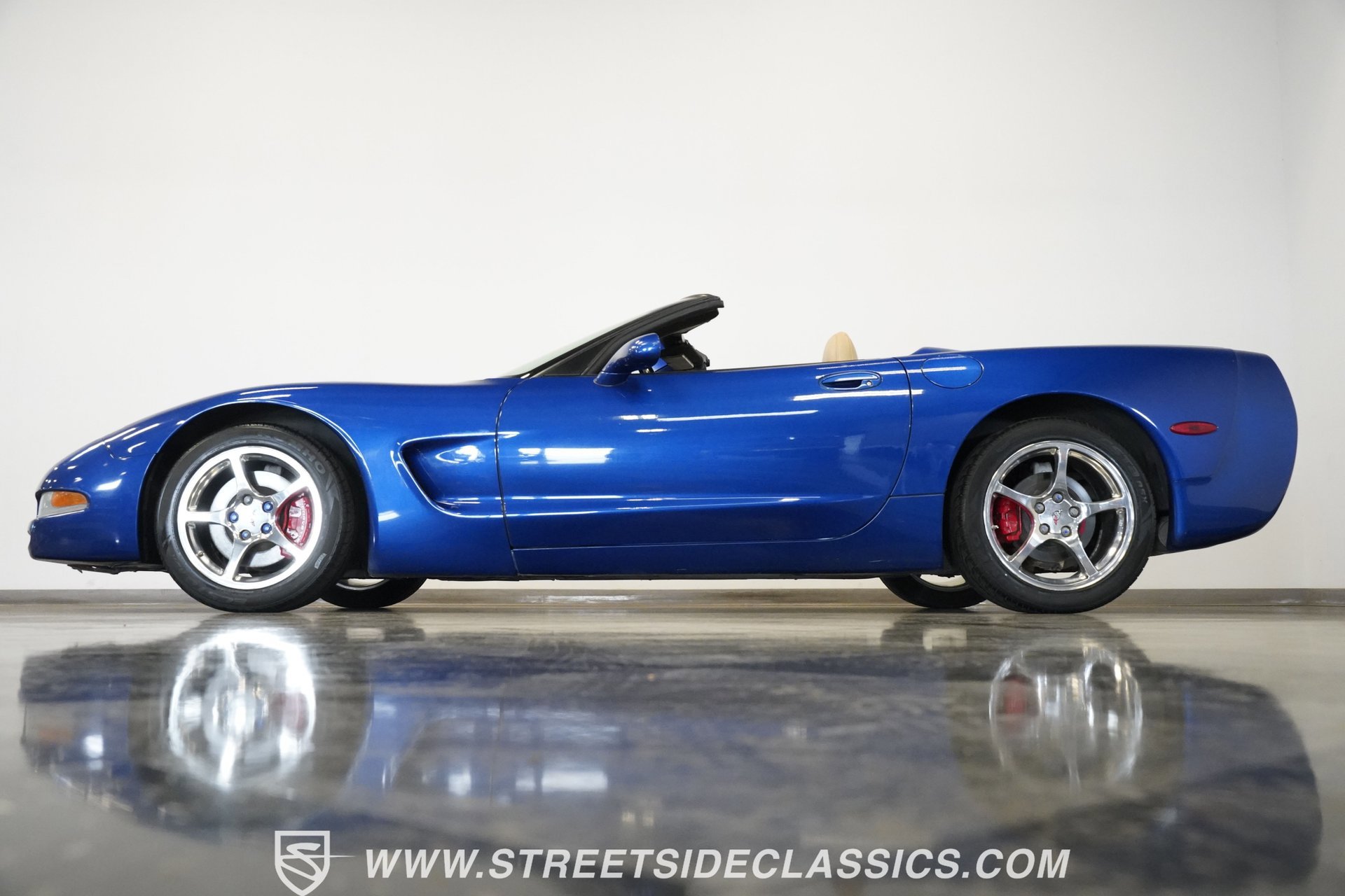 Used 2002 Chevrolet Corvette Convertible w/ Preferred Equipment Group2 image 9