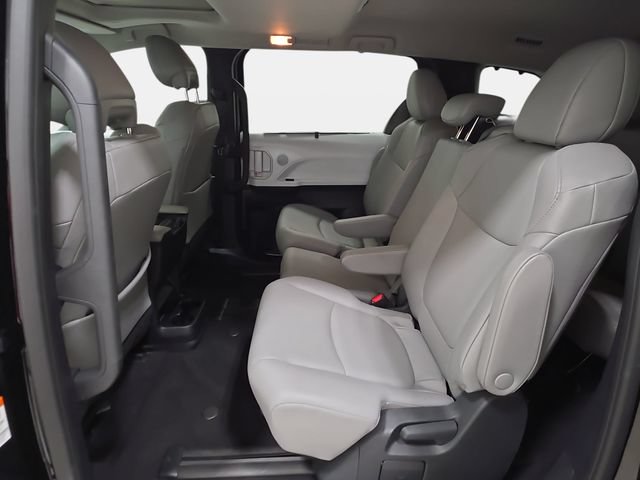 Certified 2026 Toyota Sienna XLE FWD image 10