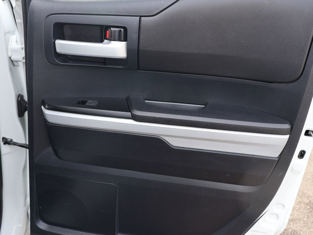 Used 2015 Toyota Tundra Limited w/ Limited Premium Package image 32