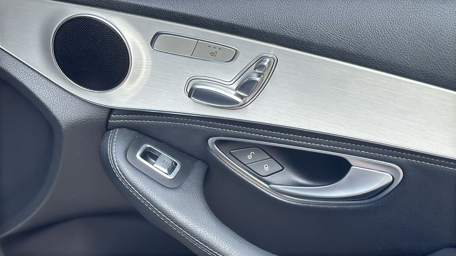 Used 2015 Mercedes-Benz C 300 Sedan image 30