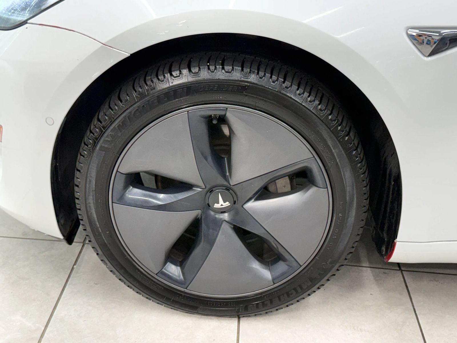 Used 2018 Tesla Model 3 Long Range RWD image 32