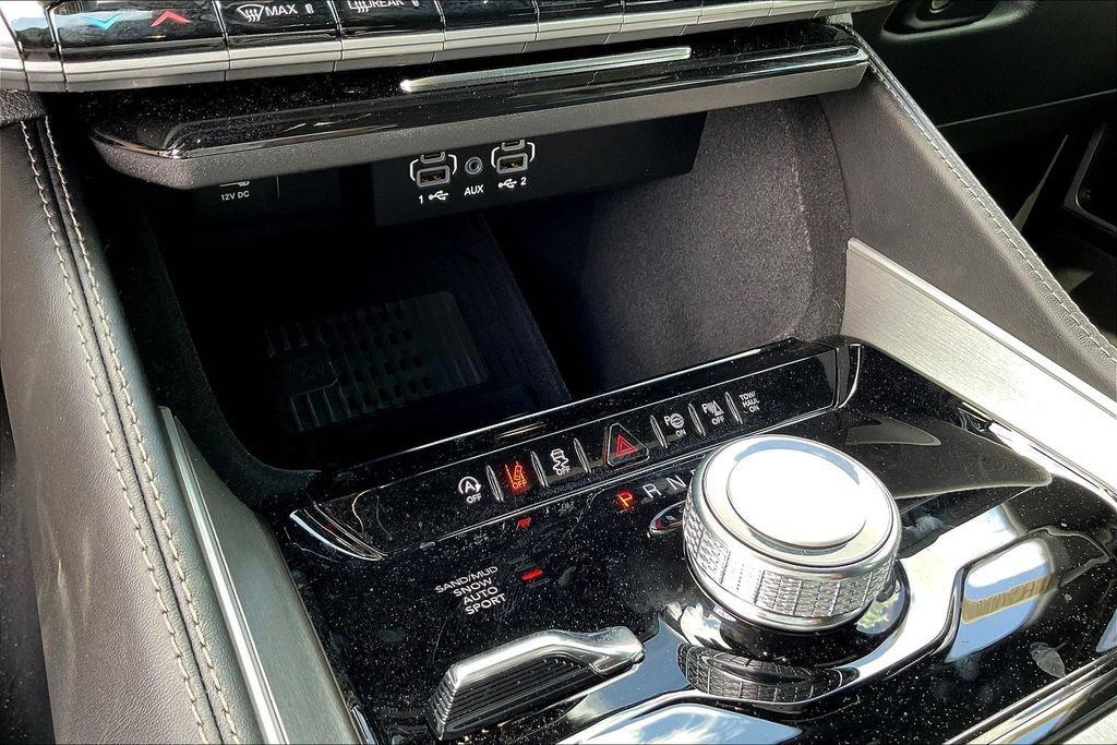 New 2026 Jeep Grand Wagoneer L 4WD w/ Premium Group I image 18