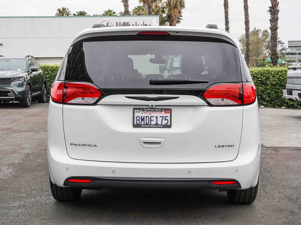 Used 2018 Chrysler Pacifica Limited FWD image 5
