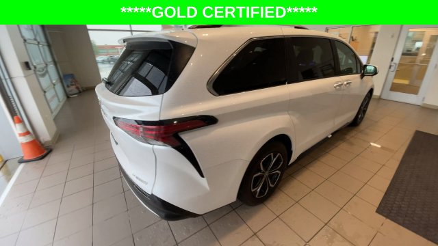 Used 2025 Toyota Sienna Platinum AWD/4WD image 2