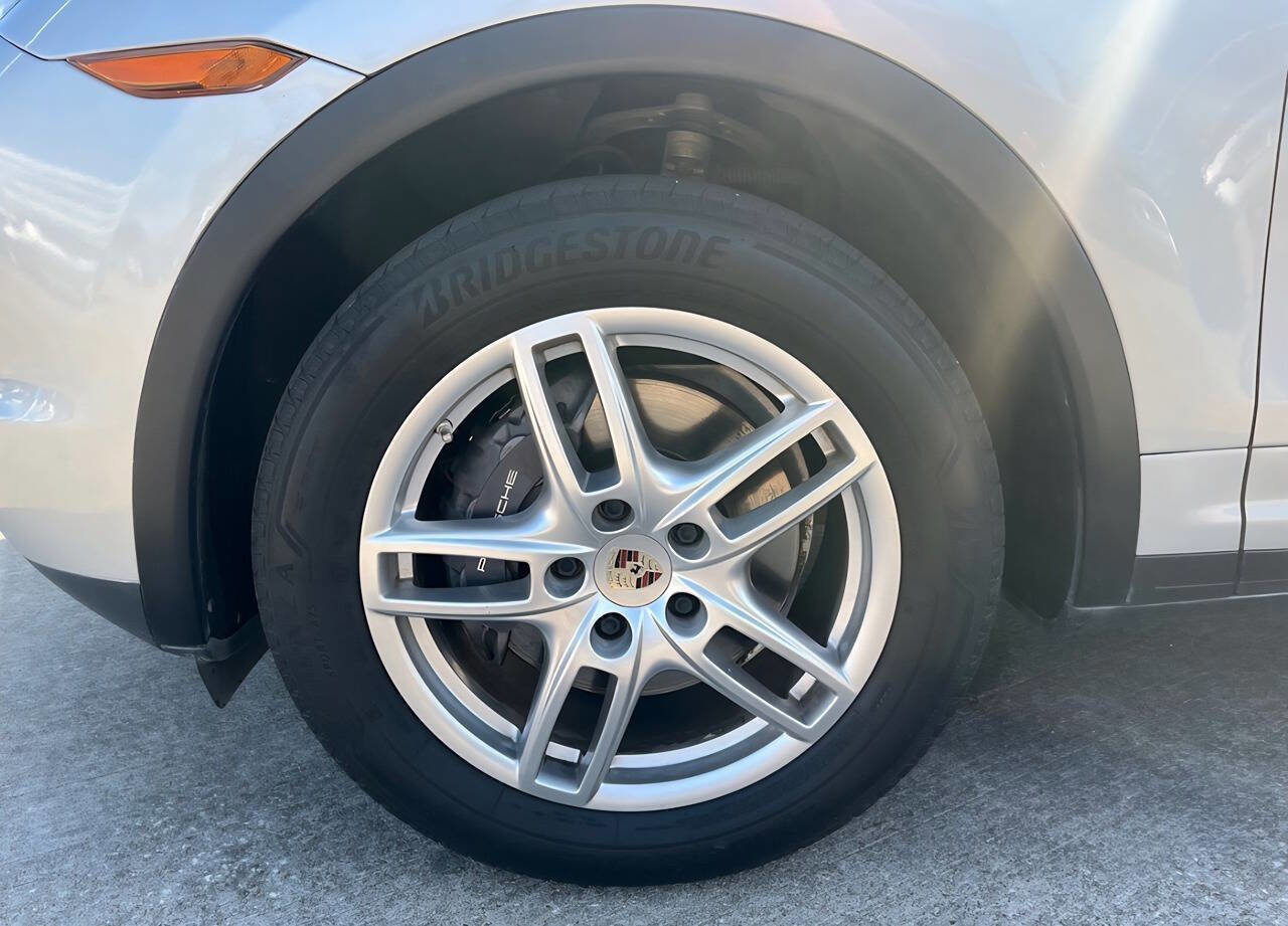 Used 2012 Porsche Cayenne image 23