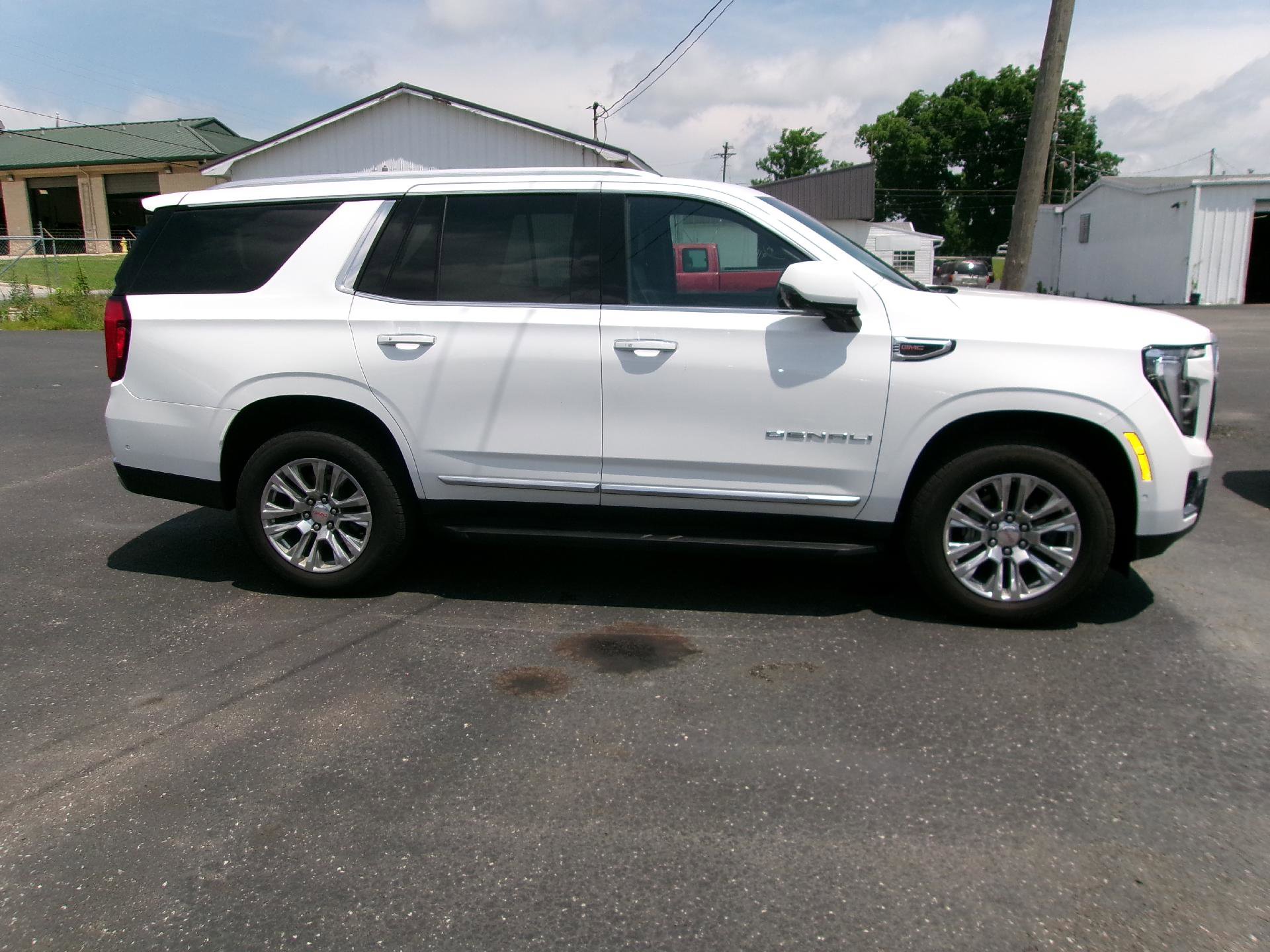Used 2025 GMC Yukon Denali AWD/4WD image 2