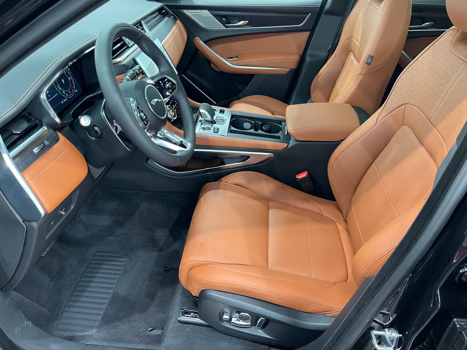 New 2026 Jaguar F-PACE R-Dynamic S image 6