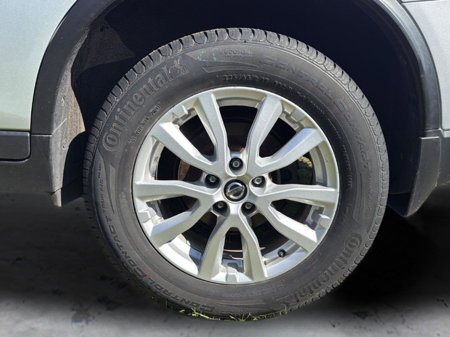 Used 2018 Nissan Rogue SV image 18