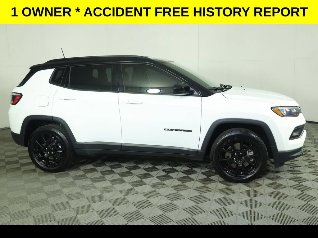 Used 2023 Jeep Compass Latitude w/ Convenience Group AWD/4WD image 2