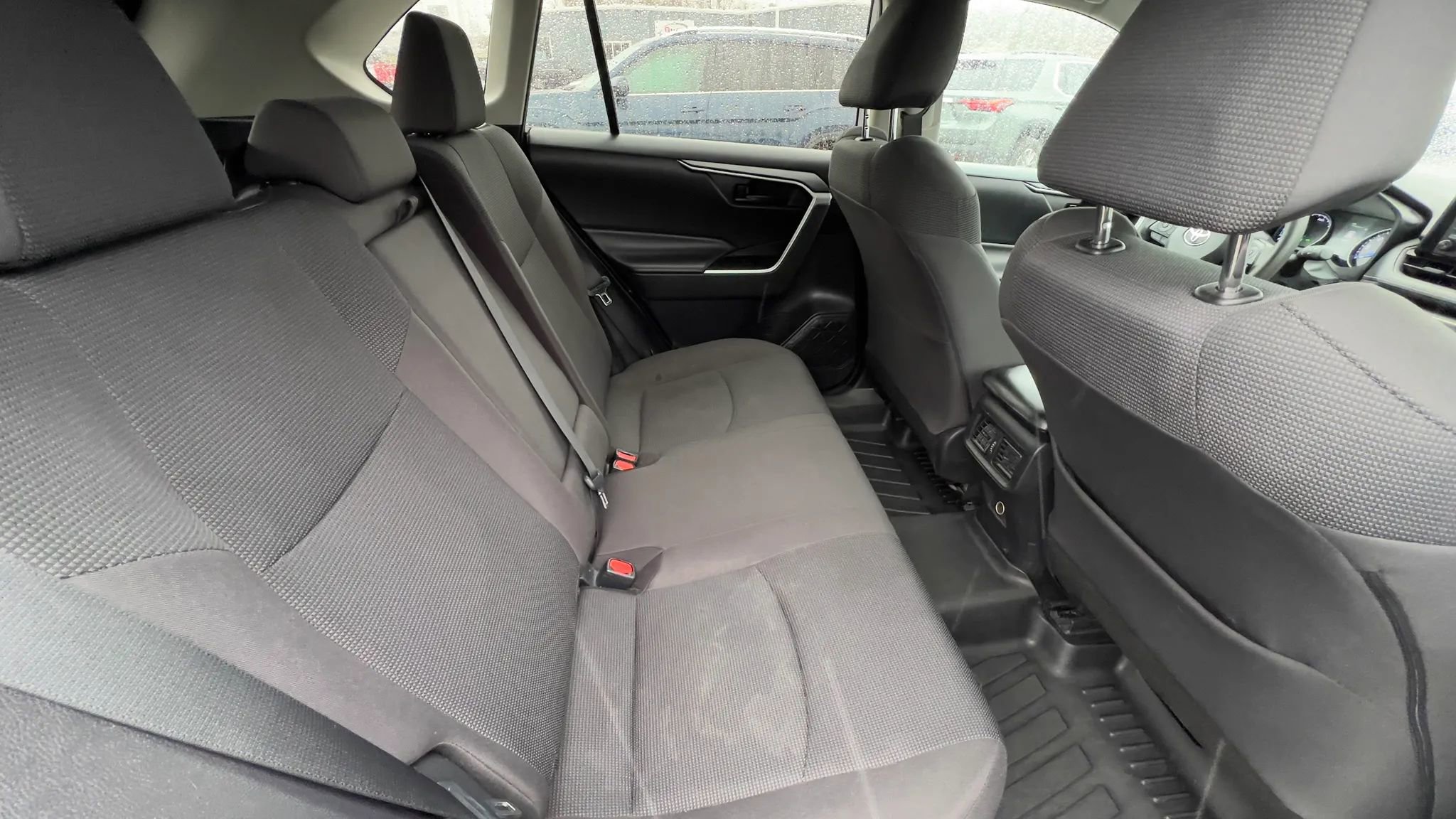 Used 2019 Toyota RAV4 LE w/ Carpet Mat Package image 21