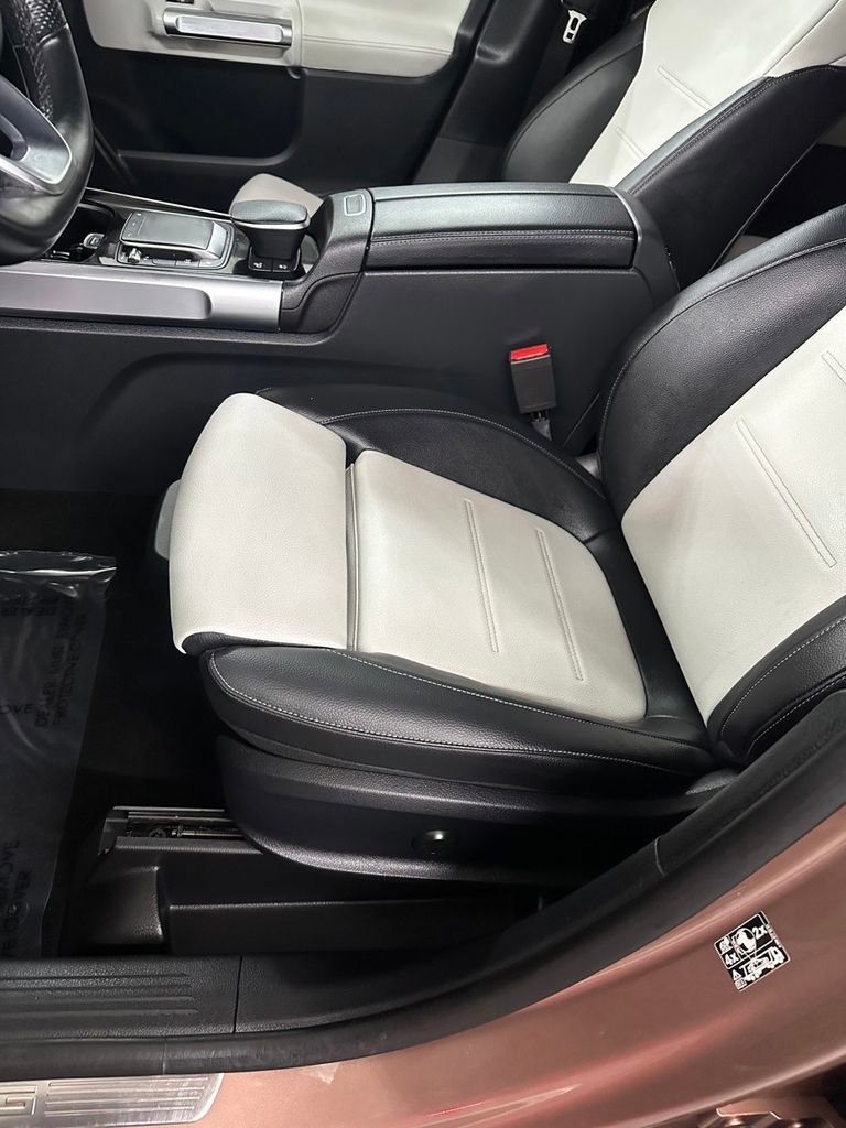 Used 2022 Mercedes-Benz GLB 35 AMG 4MATIC image 13